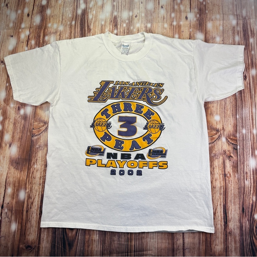 Vintage Los Angeles Lakers Three-Peat 2002 
T-Shirt Size XL